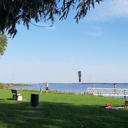 Holiday Home Tuinzicht Zuid-Beijerland Buitenkant foto